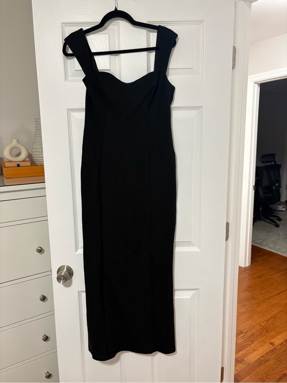 Lulu's Black Sweetheart Neck Midi Dress